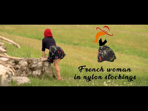 Une femme en bas voile "Printemps en bas Nylon II"